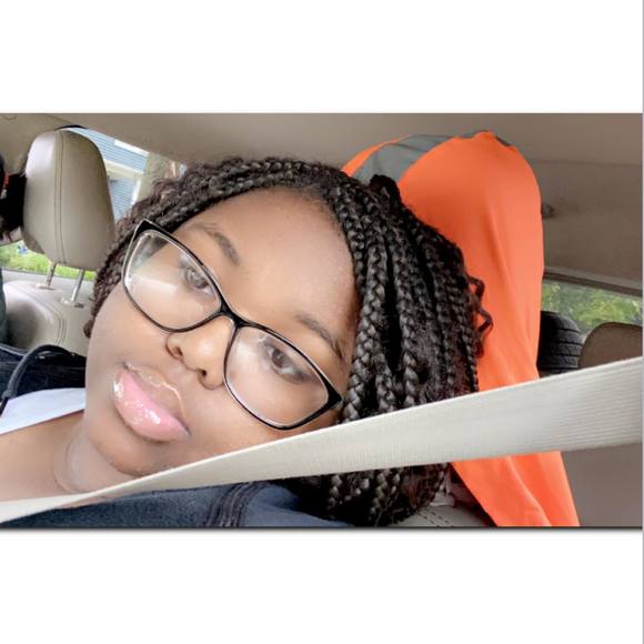 Meet your Posher, Halana - Picture 1 of 1